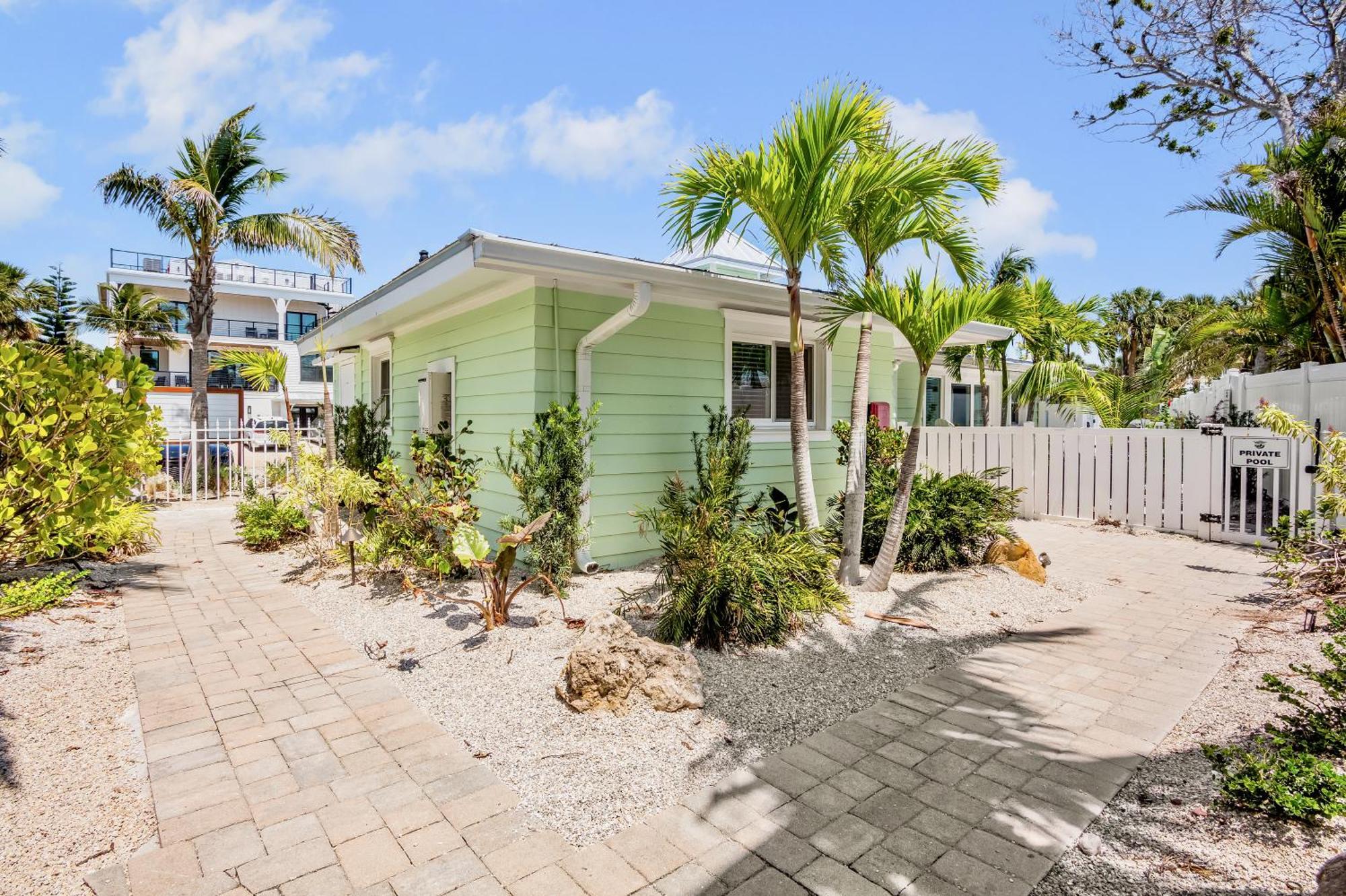 Tropical Breeze Resort Bee Ridge Exterior foto
