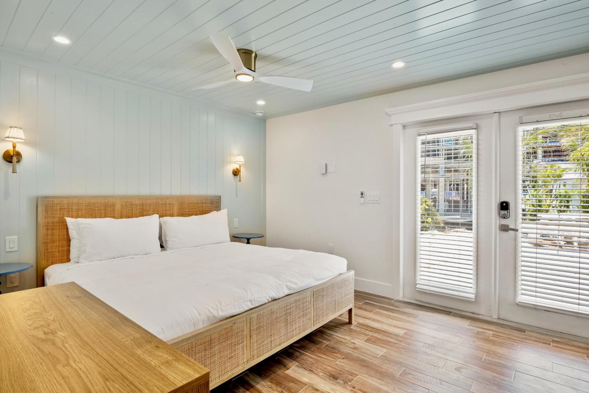 Tropical Breeze Resort Bee Ridge Exterior foto